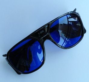 Gafas de protección láser de 600-700 nm para alineación láser, tratamiento médico láser, industria láser, etc. proveedor