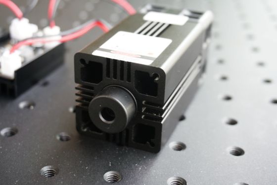 Modulo láser de haz azul de 445/450nm de 4.5W (NDB7A75) con modulación TTL para luces de escenario láser proveedor