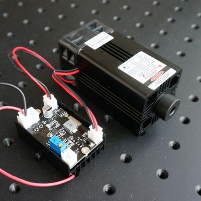 Modulo láser de haz azul de 445/450nm de 4.5W (NDB7A75) con modulación TTL para luces de escenario láser proveedor